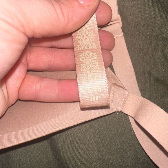 SKIMS Wireless Nude Bra - Picture 3 of 5